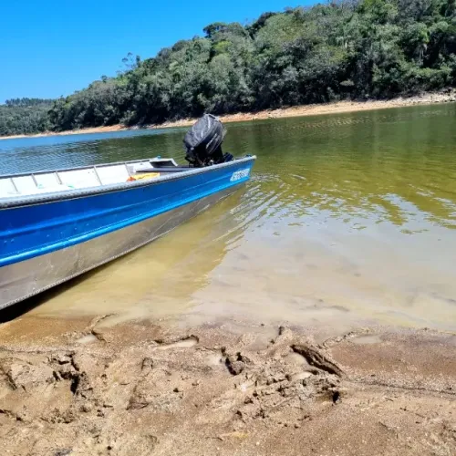 Barco 6  mts , motor mercury 25hp e carretinha