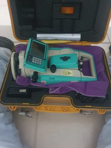 Estação Total da marca Ruide, modelo RTS-862R5A 