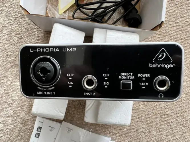 Interface de áudio Behringer U-Phoria UM2