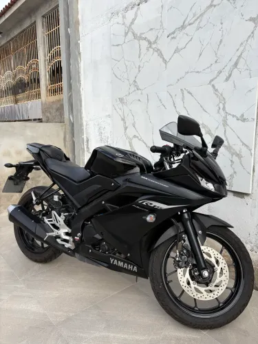 Yamaha R15 2025 - 5.800 Km