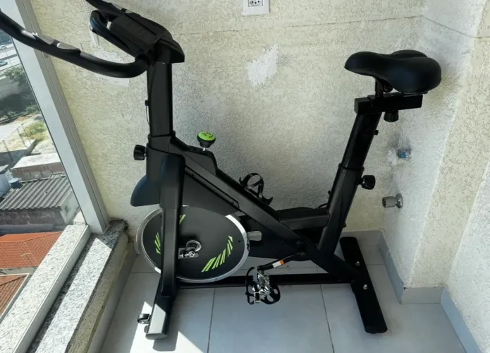 Bicicleta Ergométrica Spinning 8kg l Suporte Celular Tablet - WINNEK GLIDE PRETO E VERDE