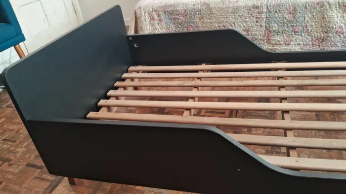 Cama infantil de madeira