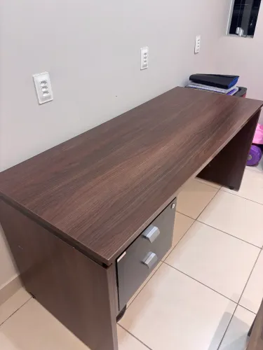 MESA DE ESTUDO / ESCRITÓRIO