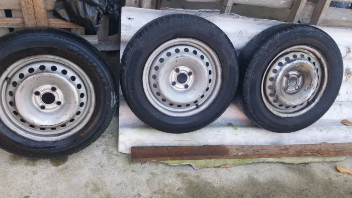 3 rodas aro 15 com pneu usados porem em otimo estado
