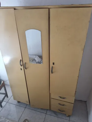 Guarda roupa usado