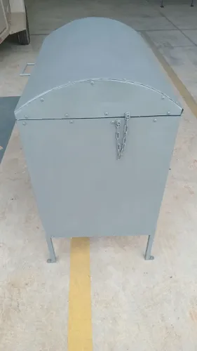 Vendo uma lixeira