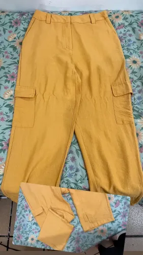 CALÇA AMARELA
