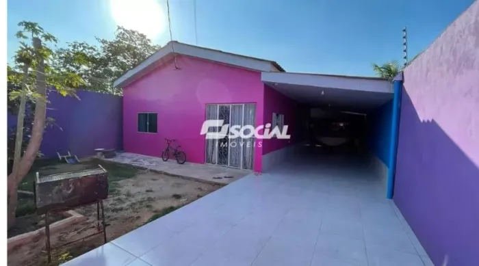 Casa excelente, bem localizada, próxima a comércios, escolas e transporte. Espaçosa, areja