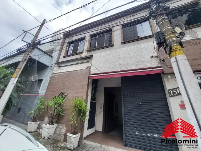 Ponto Comercial na Mooca para locação de 706m² com diversas salas, cozinha industrial e ba
