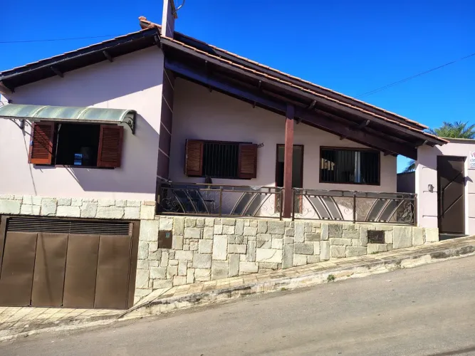 CASA PRÓXIMO AO LOTEAMENTO DO DUIA