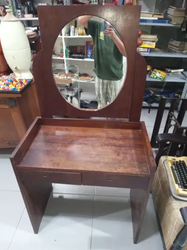 Penteadeira Antiga em Madeira - Peça Original para Restauro