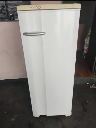 Geladeira ELECTROLUX conservada, 580,00 entrega grátis