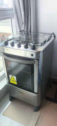 Fogão Esmaltec Jade 4 bocas, tampo de inox. Com tampa de vidro. Único dono. 