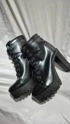 Bota de couro Schutz 