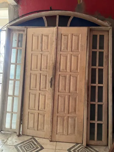 Porta com portal e tenho a grade dela tbm . 2.20 x 2.30  *  pra mais info