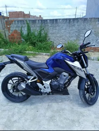 Honda CB 300F Twister azul ano 2026