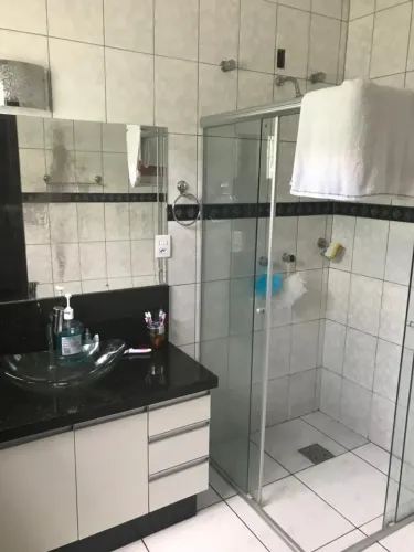 Térrea para venda tem 200 metros quadrados com 3 quartos em Jardim Cuiabá - Cuiabá - MT