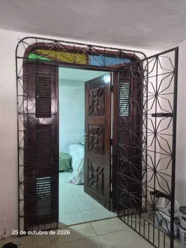 Vende porta de madeira completa + grade