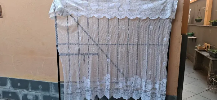 Cortina de renda para cozinha. 1,40 larg x 1,30 altura 