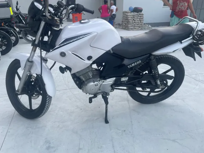 YBR Factor 125 ED branca , Modelo 2015