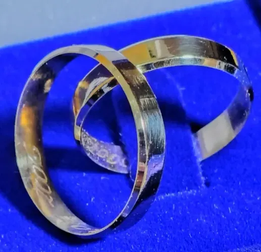 Par Alianças Noivado Casamento Bodas Ouro 18 Kilates Peso 5 Gramas 4 mm Maciça