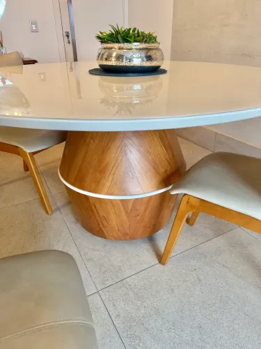 Mesa de jantar com 4 cadeiras