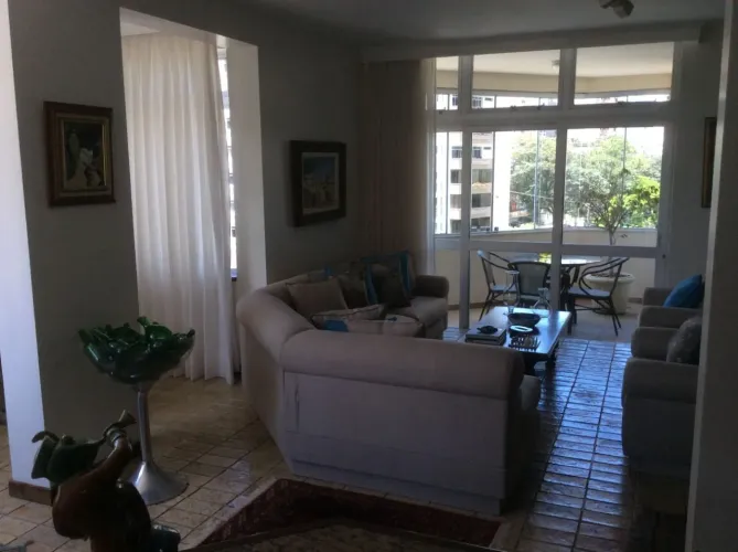 Apartamento com 264 m² e 4 quartos para alugar no Centro de Florianópolis.