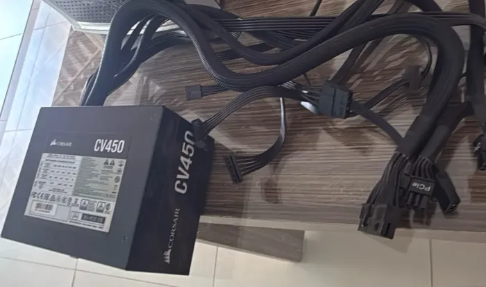 Fonte Corsair 450w com PFC ativo e Selo 80+ 