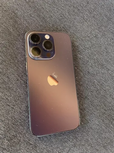 iPhone 14 Pro roxo