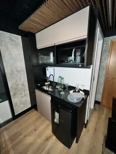 Cozinha Planejada Compacta Sob Medida - 100% MDF + Pedra + Vidros (SHOWROOM)