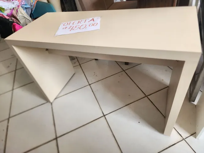 Escrivaninha em perfeito estado de conservação 