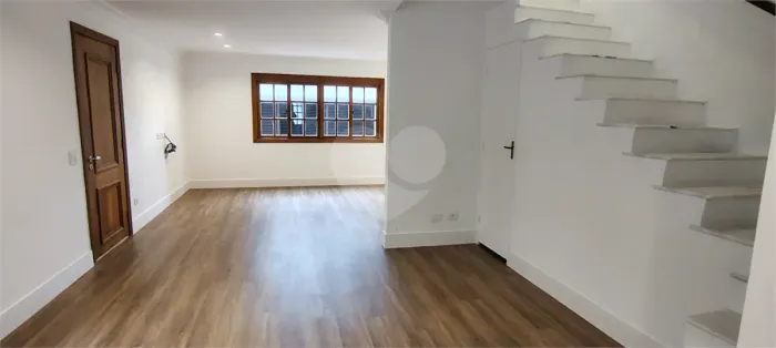 Casa em vila à venda, Alto da Boa Vista, 3 quartos, 2 suítes, 2 vagas - Reformada