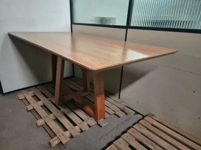 Mesa de Reunião Grande