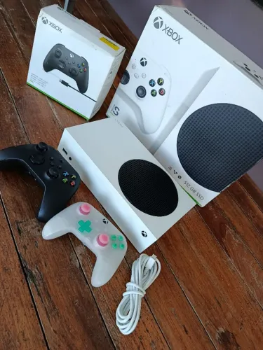 Xbox Séries S Completo Funcionando Perfeitamente Faço Envio para todo o Brasil pela Olx 