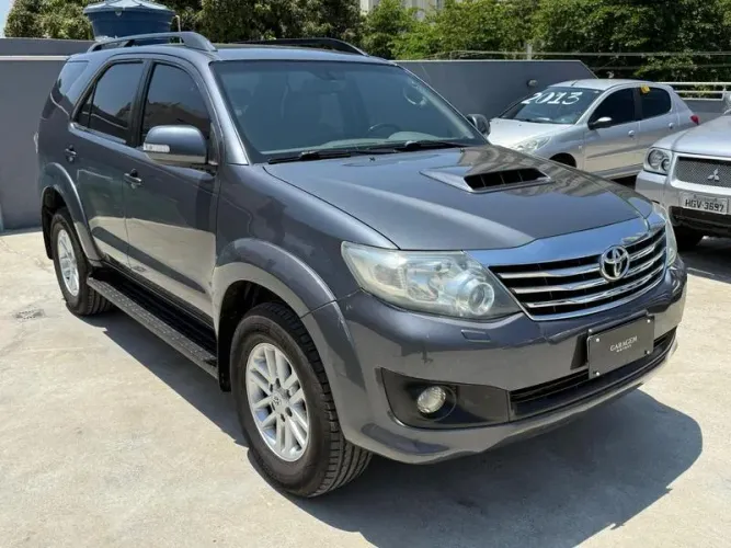 Toyota Hilux SW4 SRV D4-d 4X4 3.0 TDI Dies. AUT 2013
