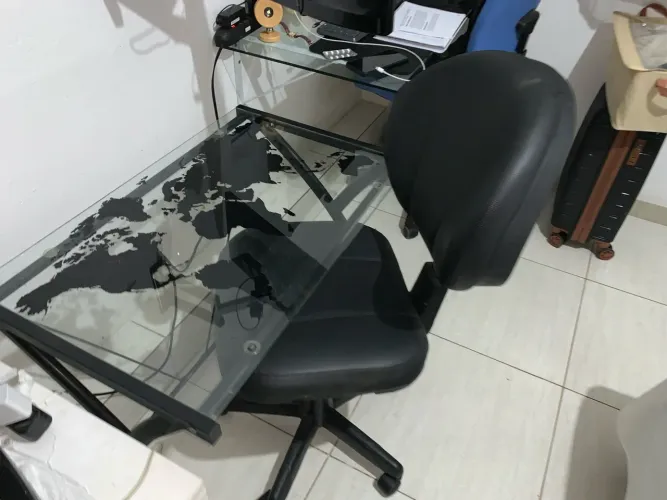 Mesa de vidro e Cadeira Escritório