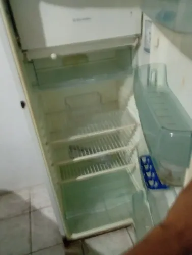 GELADEIRA EM PERFEITO ESTADO