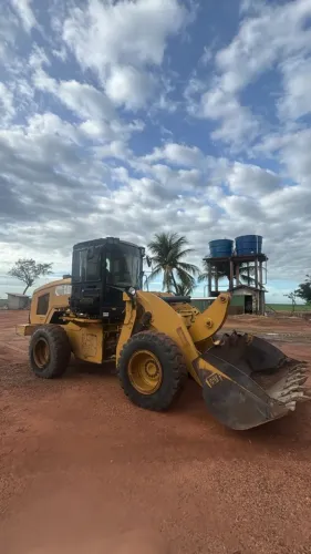 PÁ CARREGADEIRA USADA CATERPILLAR 924 CAT