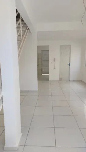 ? Reserva dos Sabiás I: Casa Duplex Não Geminada, lado da sombra
