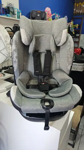 Cadeira infanti reclinável com isofix de 0bate 36 quilos estado de nova