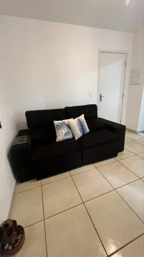 Vendo sofá retrátil 3 lugares semi novo motivo mudança 