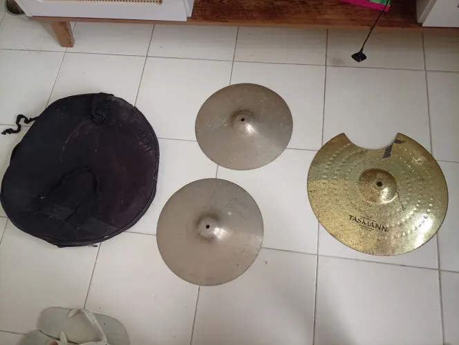 Pratos de bateria