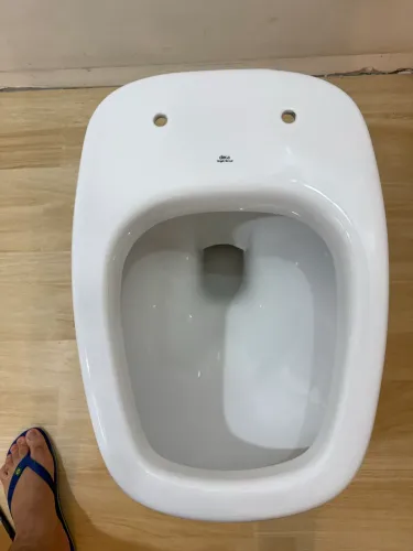 Bacia Convencional DECA Monte Carlo Branca P8.17 Vaso Sanitário com assento em poliéster