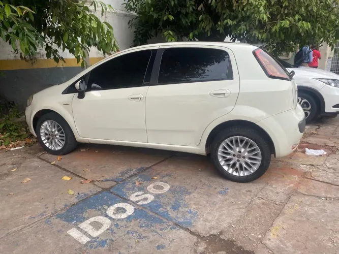 Fiat Punto Essence Dualogic 1.6 Flex 16V 5P 2013