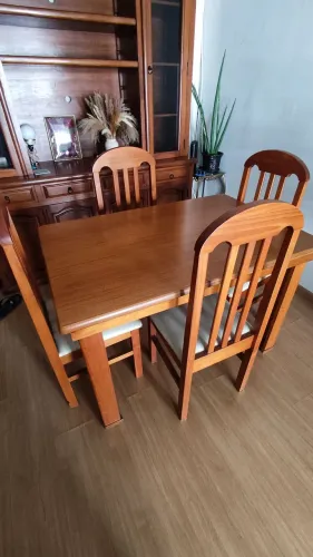 Mesa de madeira 4 cadeiras 