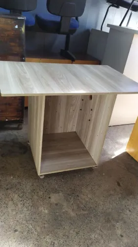 Mesa com rodinhas silicone - usada