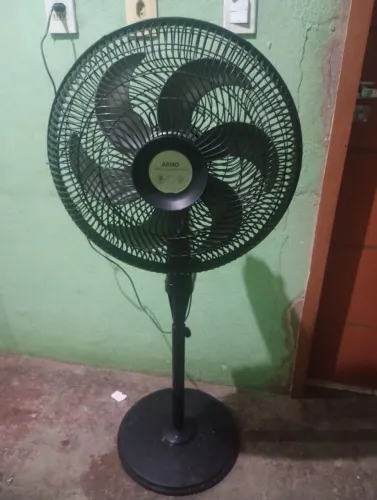 Ventilador ARNO de pé