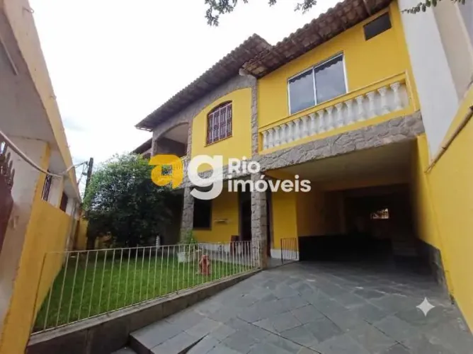 Casa de rua : Duplex / Residencial / Bento Ribeiro