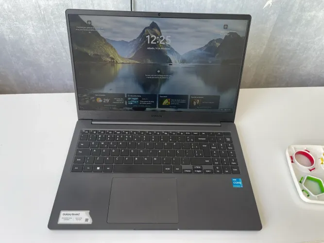 Galaxy Book 2 i3
