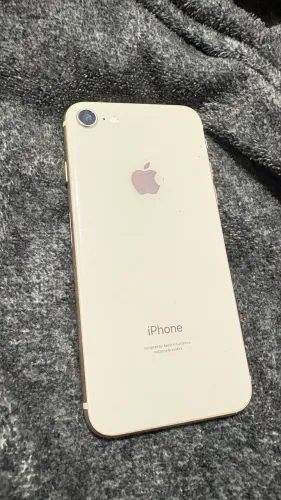 iPhone 8 dourado